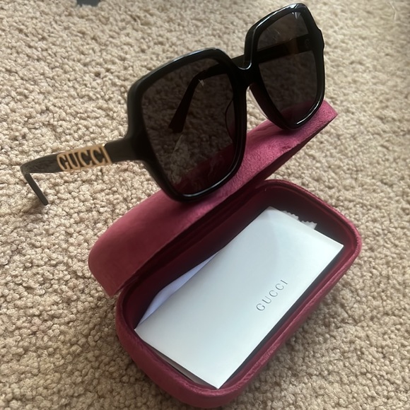 Gucci Accessories - Gucci sunglasses